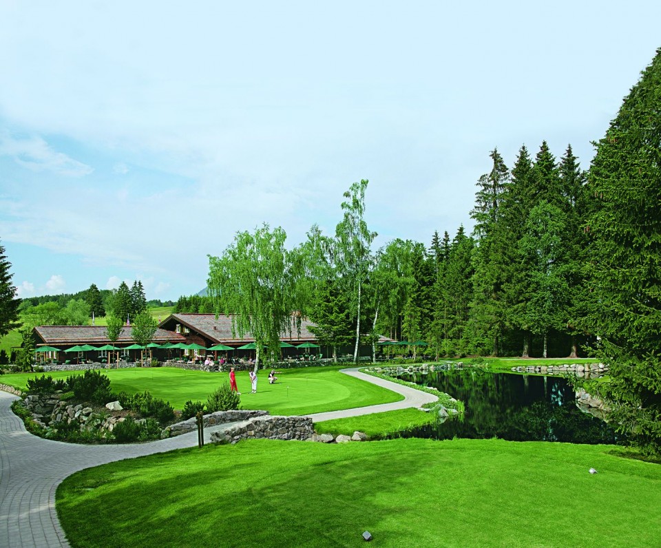Golfplatz Sonnenalp Clubhaus http://www.linea-futura.de/wp-content/uploads/2011/04/Golfplatz-Sonnenalp-Clubhaus-960x796.jpg