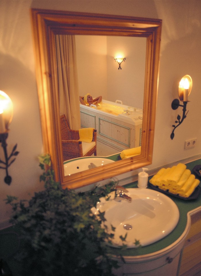 Rainbow Spa & Garden Kabine http://www.linea-futura.de/wp-content/uploads/2011/04/Rainbow-Spa-Garden-Kabine-700x960.jpg