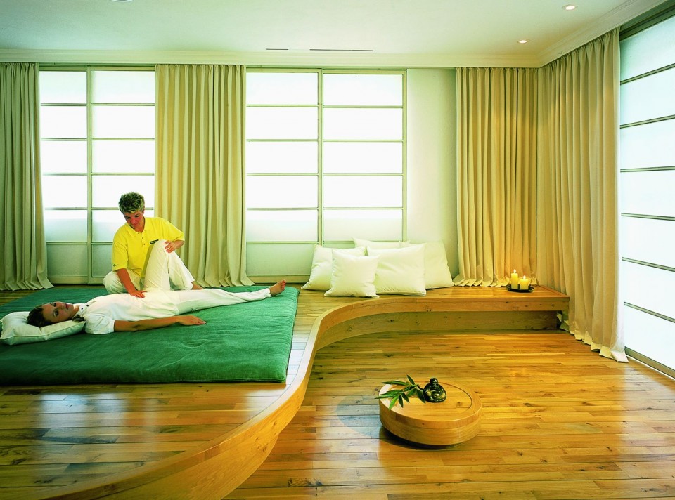 Rainbow Spa & Garden Shiatsu http://www.linea-futura.de/wp-content/uploads/2011/04/Rainbow-Spa-Garden-Shiatsu-960x712.jpg