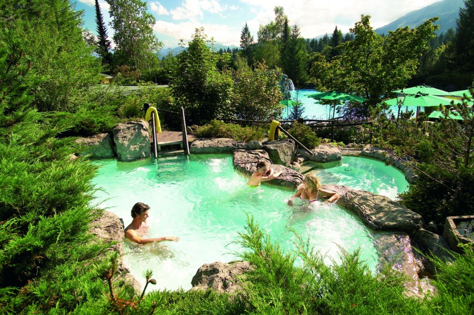 Sonnenalp Htoel & Resort_Whirlpool http://www.linea-futura.de/wp-content/uploads/2011/04/Sonnenalp-Htoel-Resort_Whirlpool-960x639.jpg
