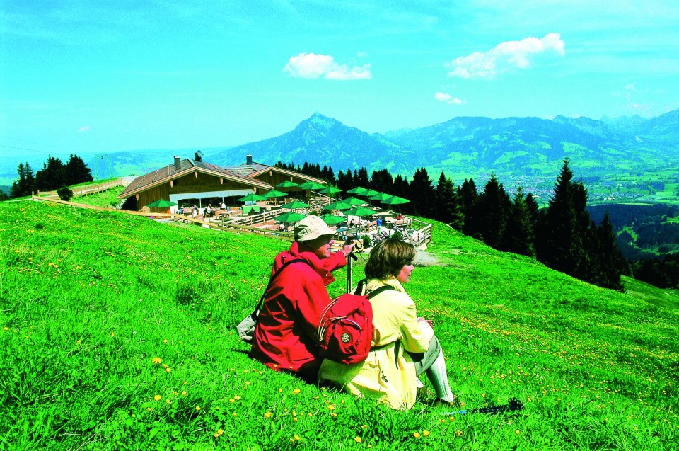 Wandern_Weltcup Hütte http://www.linea-futura.de/wp-content/uploads/2011/04/Wandern_Weltcup-Hütte-960x637.jpg