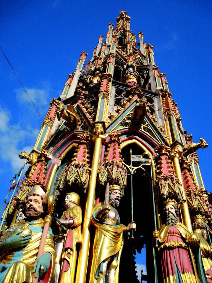 Schöner Brunnen/Detail (©by Kerstin Dunst/Pixelio) http://www.linea-futura.de/wp-content/uploads/2011/05/378584_R_B_by_Kerstin-Dunst_Kweb-719x960.jpg