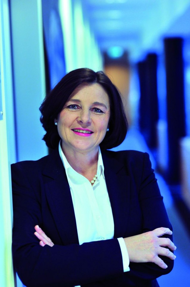 Reinhild Holthaus, Center Managerin DT Z Zadelhoff Tie Leung GmbH (©Union Investment Real Estate GmbH) http://www.linea-futura.de/wp-content/uploads/2011/05/DSC_3368_Kweb-638x960.jpg
