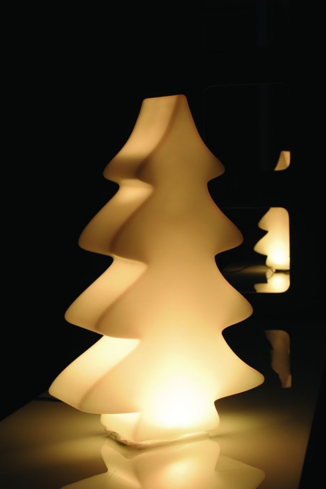 Der LUMENIO ist reich an Farben http://www.linea-futura.de/wp-content/uploads/2011/06/05_gelbweb-640x960.jpg