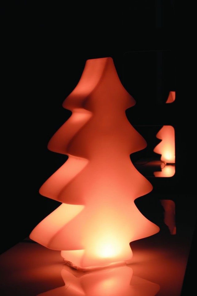 Der LUMENIO ist reich an Farben http://www.linea-futura.de/wp-content/uploads/2011/06/07_orangeweb-640x960.jpg
