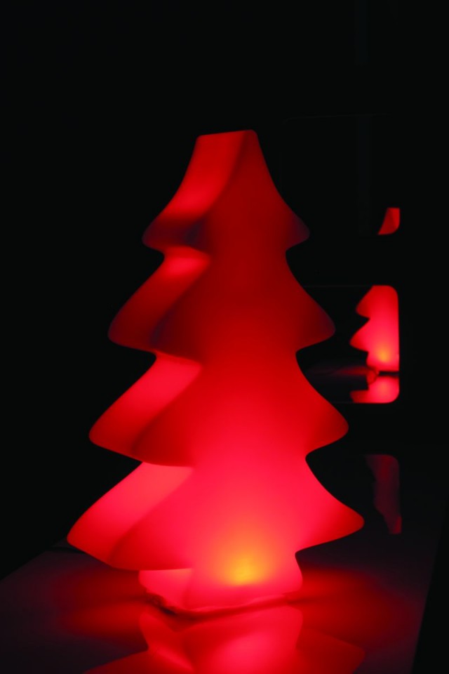 Der LUMENIO ist reich an Farben http://www.linea-futura.de/wp-content/uploads/2011/06/12_rotweb-640x960.jpg