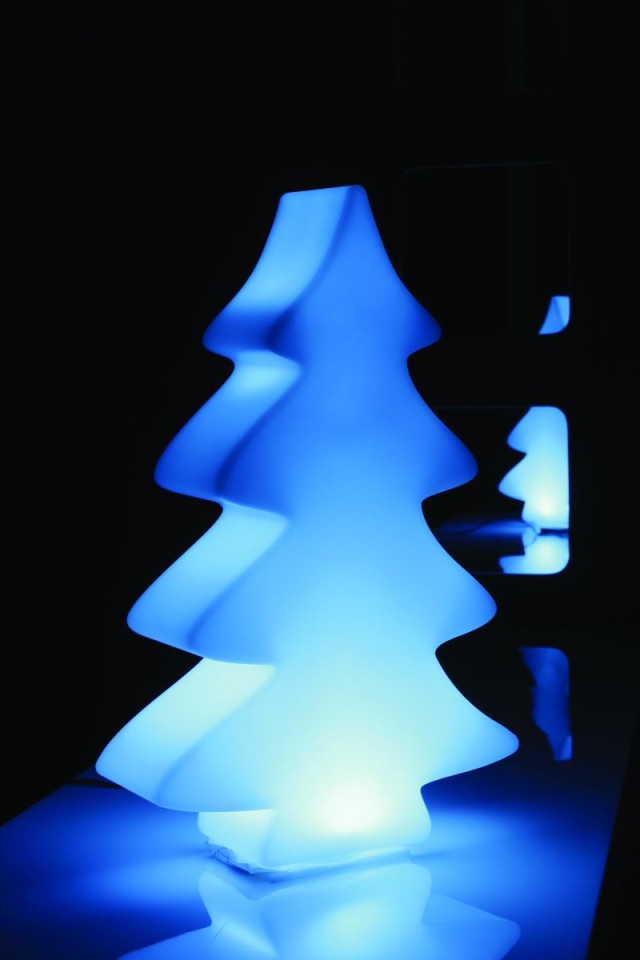 Der LUMENIO ist reich an Farben http://www.linea-futura.de/wp-content/uploads/2011/06/14_blauweb-640x960.jpg