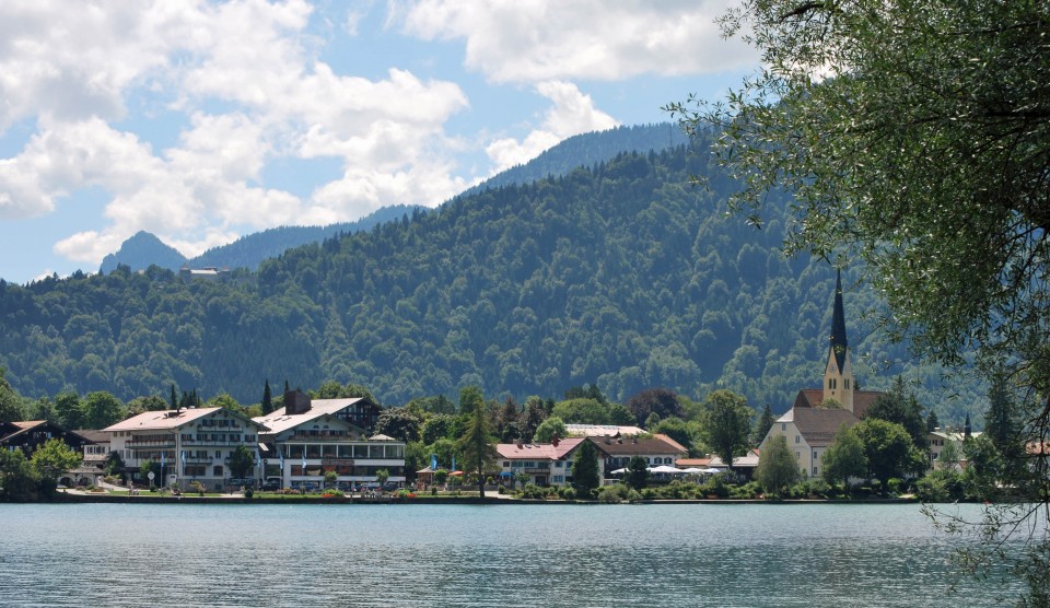 http://www.linea-futura.de/wp-content/uploads/2011/06/Blick-auf-Malerwinkl_Sommer_5s-960x556.jpg