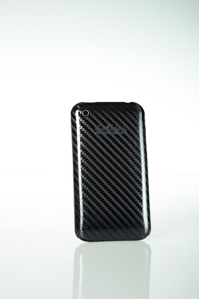 iPhone 3GS Cover, extem dünn, leicht, stoß- und bruchfest http://www.linea-futura.de/wp-content/uploads/2011/06/Schale_011web-640x960.jpg