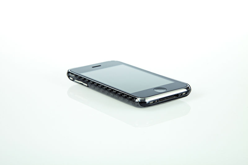 iPhone 3GS Cover, extem dünn, leicht, stoß- und bruchfest http://www.linea-futura.de/wp-content/uploads/2011/06/Schale_013_Bweb.jpg