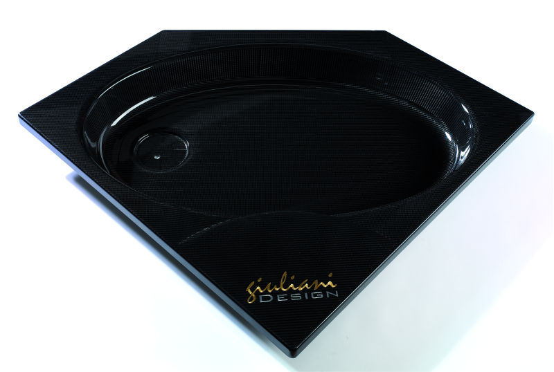 Duschtasse in 3D Look durch Tiefenwirkung des Carbongewebes, individuelles Design nach Kundenwunsch http://www.linea-futura.de/wp-content/uploads/2011/06/Wanne_1Bweb.jpg