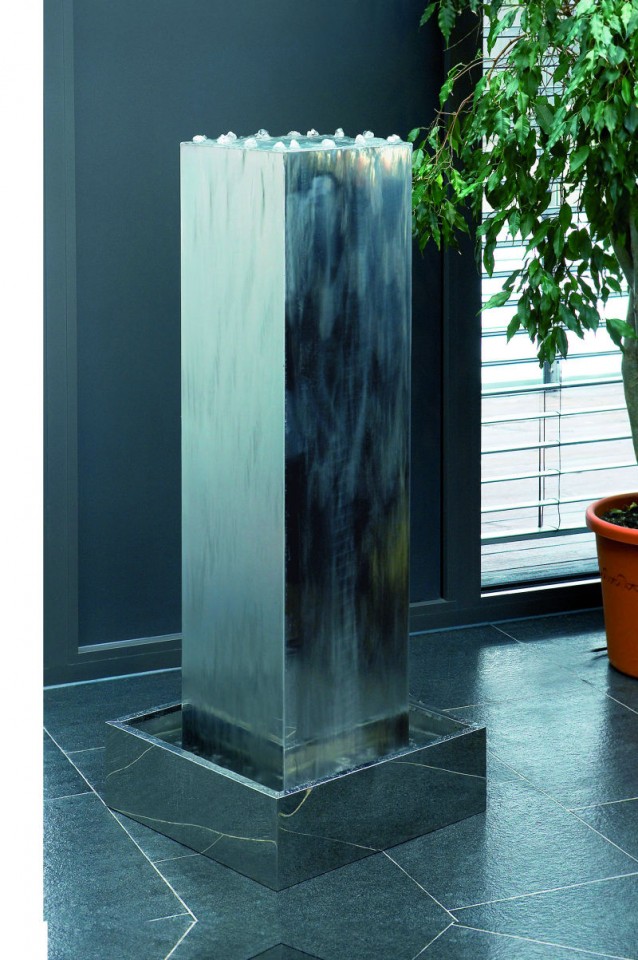 Wasserwand aus Edelstahl http://www.linea-futura.de/wp-content/uploads/2011/07/24025web-638x960.jpg