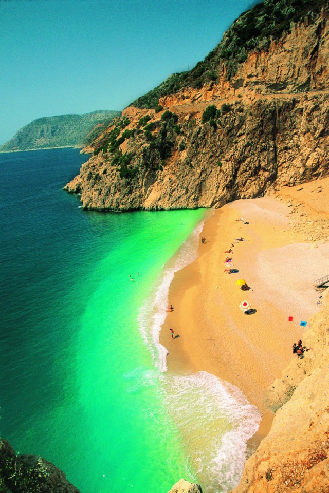 Der Kaputas-Strand zwischen Kas und Kalkan http://www.linea-futura.de/wp-content/uploads/2011/08/Kas_Kaputas-Strandweb-640x960.jpg
