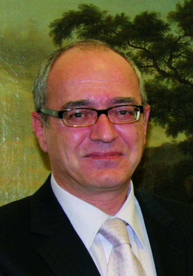 Generalkonsul Ali Rifat Köksal http://www.linea-futura.de/wp-content/uploads/2011/08/generlkonsul_k_ksalweb-671x960.jpg