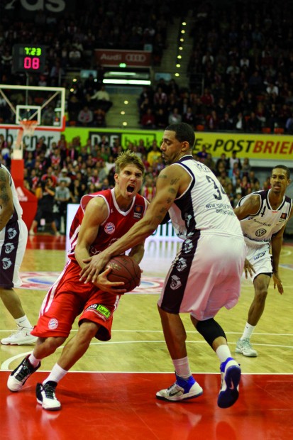 FC Bayern Basketball - Wepner FCB ./. New Yorker Phantoms, Braunschweig (Foto: FC Bayern) http://www.linea-futura.de/wp-content/uploads/2011/12/FC-Bayern-Basketball-3--413x620.jpg