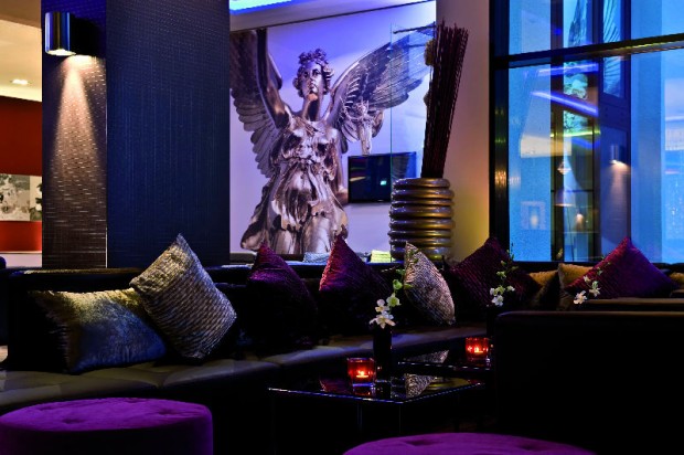 http://www.linea-futura.de/wp-content/uploads/2011/12/Leonardo-Royal-Hotel-Muenchen_Lounge_Detail_4-620x412.jpg