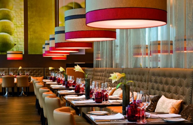 http://www.linea-futura.de/wp-content/uploads/2011/12/Leonardo-Royal-Hotel-Muenchen_Restaurant_2-620x403.jpg