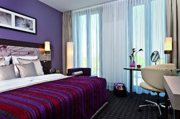 http://www.linea-futura.de/wp-content/uploads/2011/12/Leonardo-Royal-Hotel-Muenchen_Rooms_woman-friendly-room_1-620x412.jpg