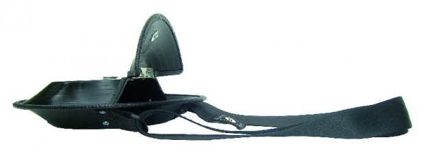 lockengeloet, Tronträger-Handtaschen aus Schallplatten http://www.linea-futura.de/wp-content/uploads/2011/12/lockengeloet_tontraeger_3-620x245.jpg