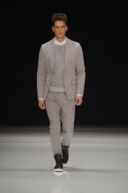 http://www.linea-futura.de/wp-content/uploads/2012/01/MICHALSKY_FW12_12-412x620.jpg