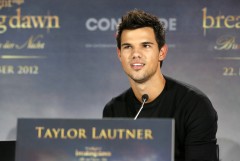 Taylor Lautner bei der Pressekonferenz für BREAKING DAWN - BISS ZUM ENDE DER NACHT Teil 2. © 2012 Concorde Filmverleih GmbH