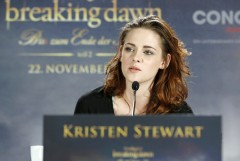 Kristen Stewart bei der Pressekonferenz für BREAKING DAWN - BISS ZUM ENDE DER NACHT Teil 2. © 2012 Concorde Filmverleih GmbH