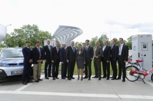 Elektrofahrzeuge – Neue Schnellladestation an der BMW Welt in München eröffnet